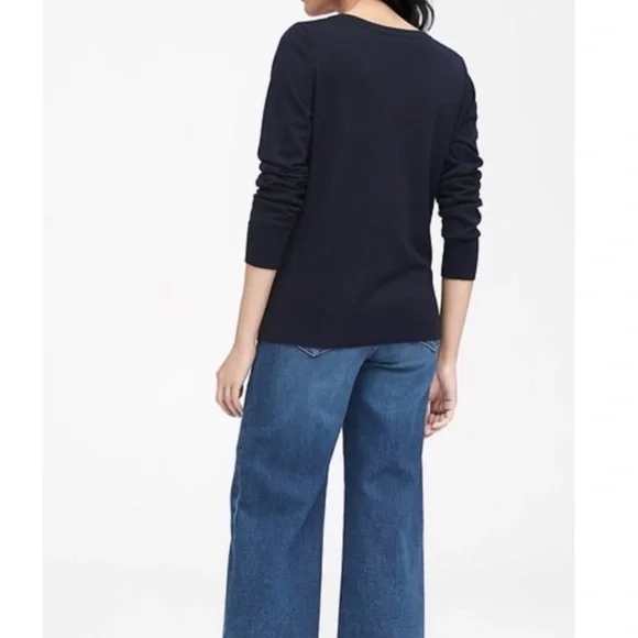 Banana Republic navy & red v neck lightweight cashmere silk blend sweater small - Picture 2 of 7